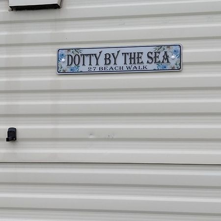 Villa Dotty By The Sea, 27 Bw, St Osyth Beach - Price Is Whole Caravan With Field Views à Saint Osyth Extérieur photo